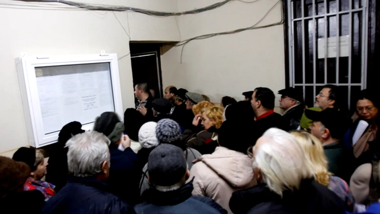La câte cozi trebuie să stai dacă NU ai primit cardul de sănătate. 