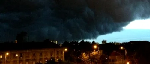 Imaginea săptămânii. Un nor imens a lăsat în beznă Timișoara