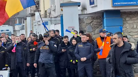 Polițiștii de penitenciare protestează împotriva „măsurilor de austeritate” impuse de „Ordonanța Trenuleț”. Cer sporuri și plata orelor suplimentare