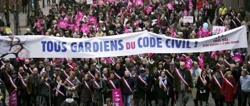 Protest de amploare la Paris față de căsătoriile gay. FOTO