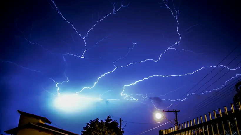 Vijelii extreme, cu caracter distructiv! Severe Weather Alert - România anunță COD ROȘU de fenomene meteo extreme