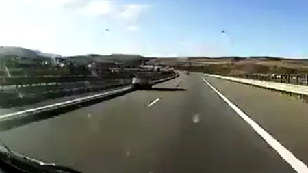 Un șofer a fost filmat în timp ce mergea pe contrasens pe Autostrada Transilvania