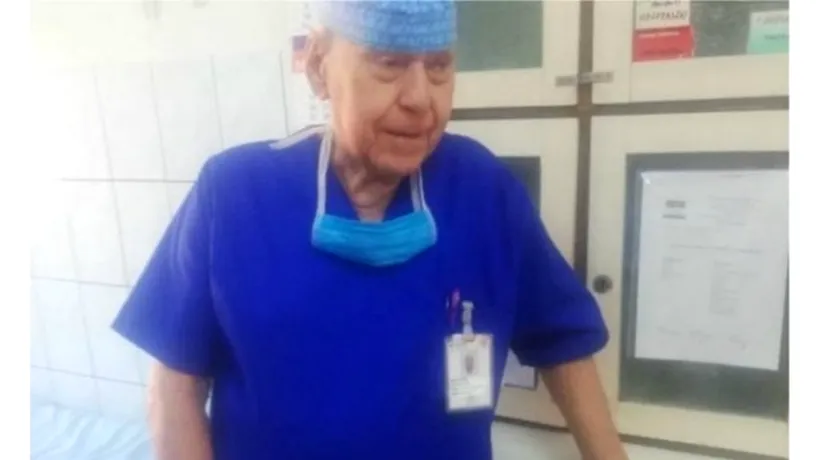 EMOȚIONANT. La 80 de ani, Petre Ciuvăț este medic primar și doarme în spital pentru a îngriji bolnavii de COVID-19: „Singura criză similară prin care am mai trecut a fost la cutremurul din 1977”