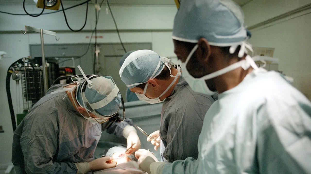 S-a dus în Turcia pentru a-și opera posteriorul, dar a decedat în timpul intervenției. Familia îi acuză pe medici de NEGLIJENȚĂ