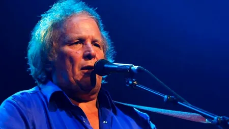 Un celebru cântăreț american, arestat pentru violență domestică 