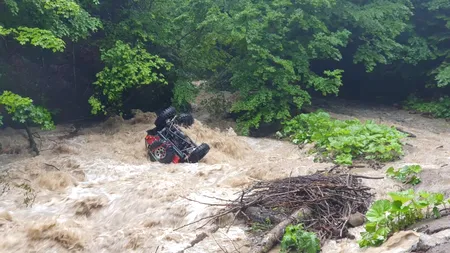 Campionul național de off-road Adrian Cernea a murit, după ce mașina sa a fost luată de o viitură. Pilotul participa la un concurs în Slănic Moldova (VIDEO)