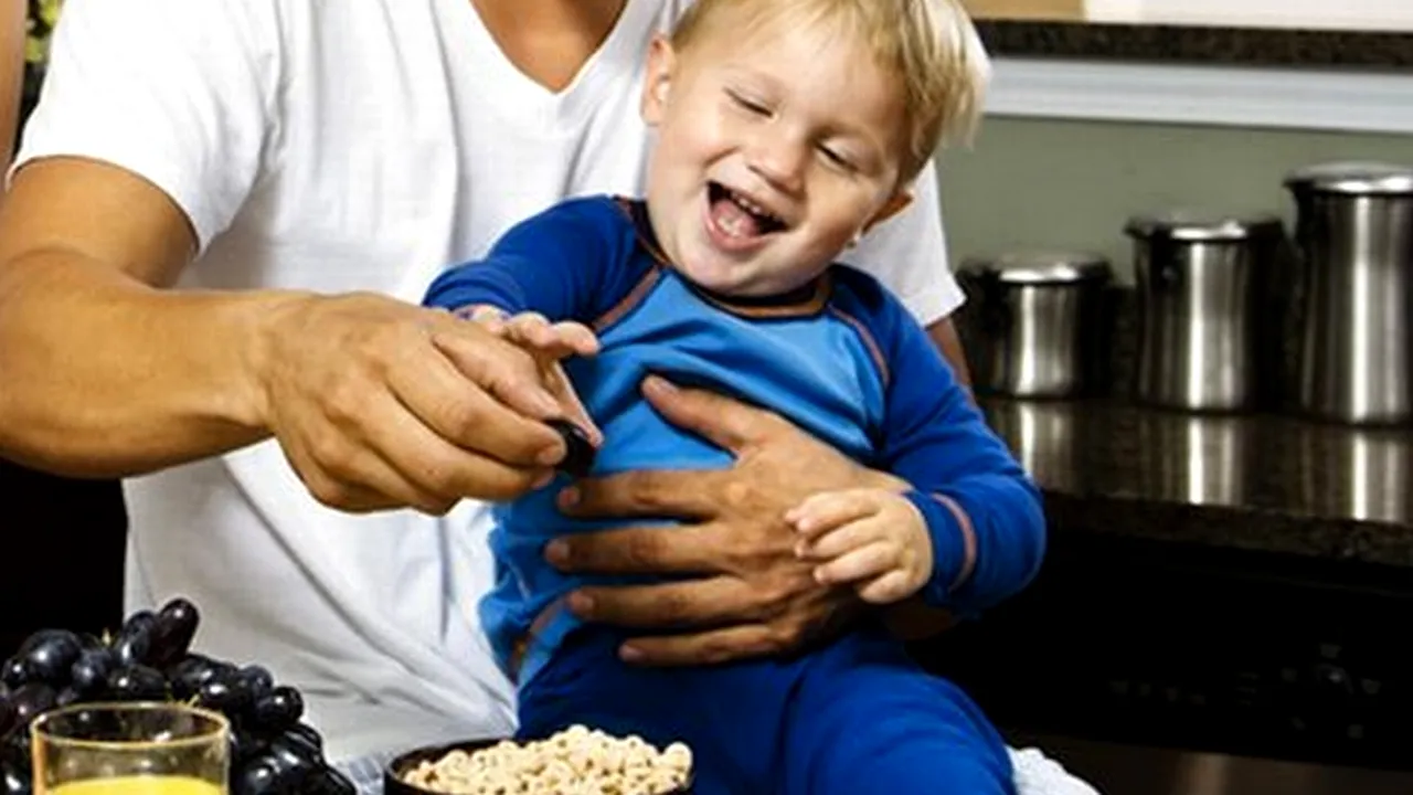 Veste bună pentru proaspeții tătici: concediul parternal ar putea fi prelungit