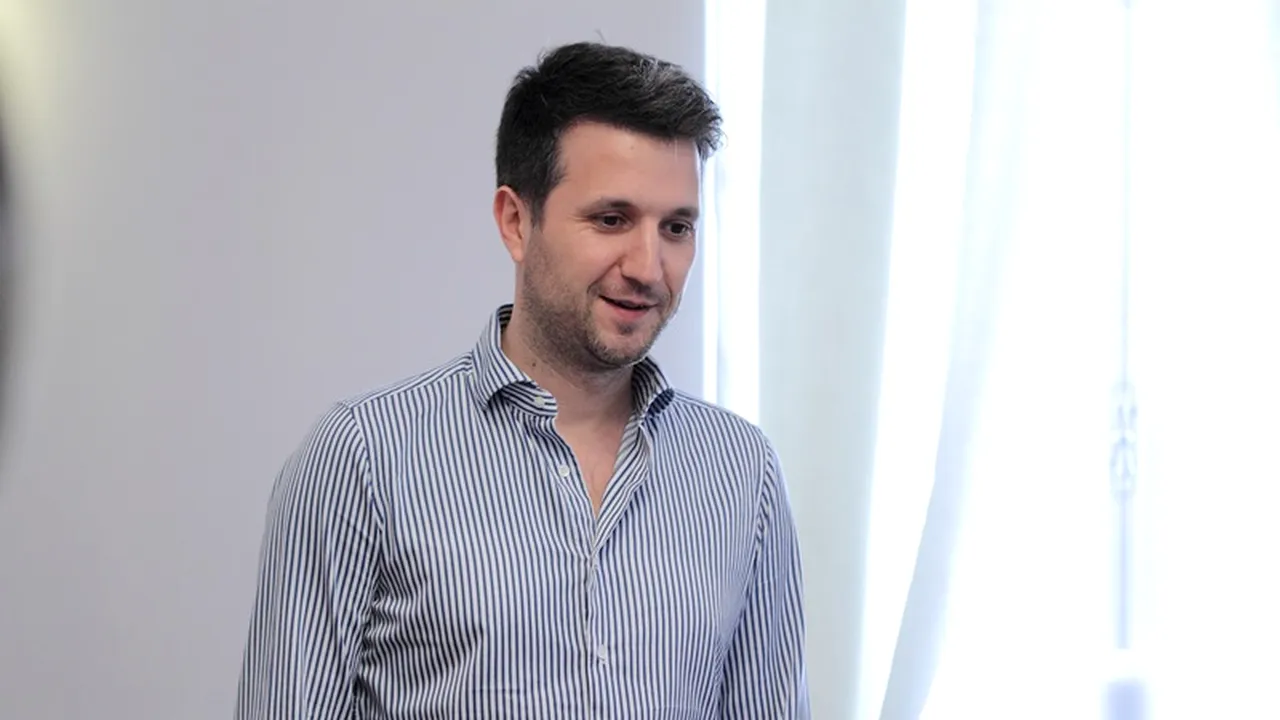 Andi Moisescu devine librar pentru o zi