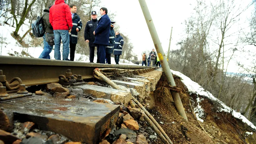 Alunecări de teren în mai multe zone din Prahova, din cauza ploilor din ultimele zile