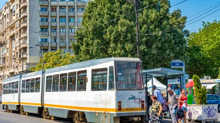 Tramvaiele vechi de 30 ani, adevărate „CUPTOARE” cu temperaturi de 50 grade Celsius. Pasagerii se plâng de lipsa aparatelor de aer condiționat