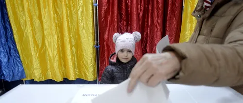Mii de români așteaptă în continuare la coadă în Londra ca să voteze. Românii scandează: Nu plecăm până nu votăm! - VIDEO