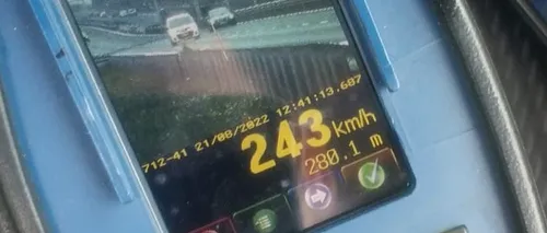 Inconștiență la volan: Un șofer a fost prins în Sibiu conducând cu 243 km/h, fără centură și cu doi minori neasigurați pe bancheta din spate. Ce amendă a primit