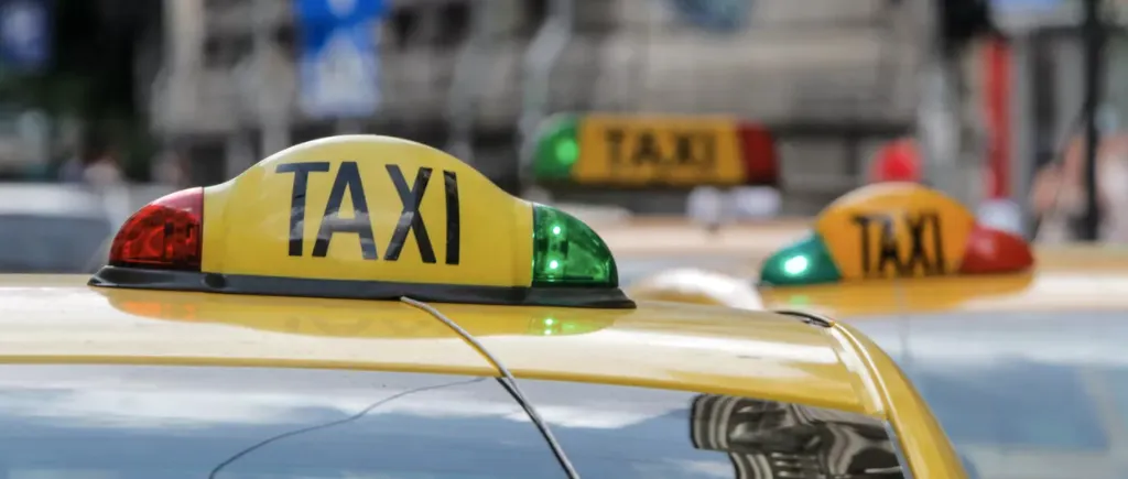 Rusia vrea să îi oblige pe taximetrişti să transfere în timp real către FSB datele pasagerilor