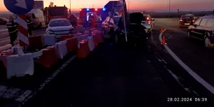 ACCIDENT rutier pe DN1. Trei autoturisme sunt implicate, o victimă a fost extrasă din autoturism de pompieri
