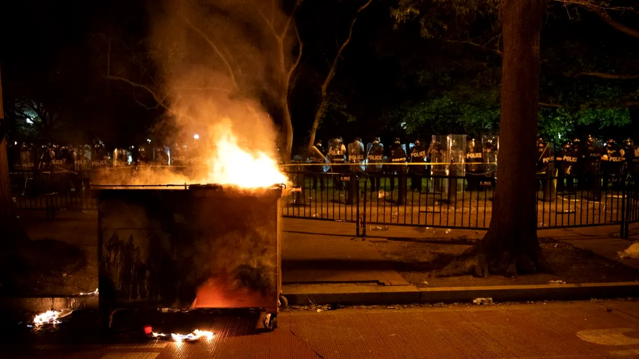 CAZUL GEORGE FLOYD. Război civil în America! Patru polițiști au fost împușcați în St.Louis! S-a tras și pe Strip, din Las Vegas