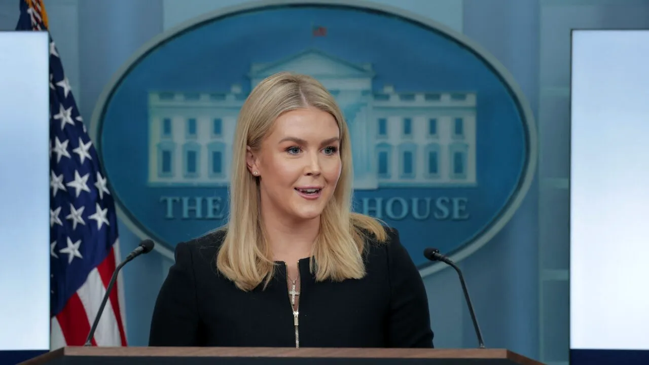 Donald Trump amână aplicarea taxelor vamale la importurile auto din Mexic și Canada