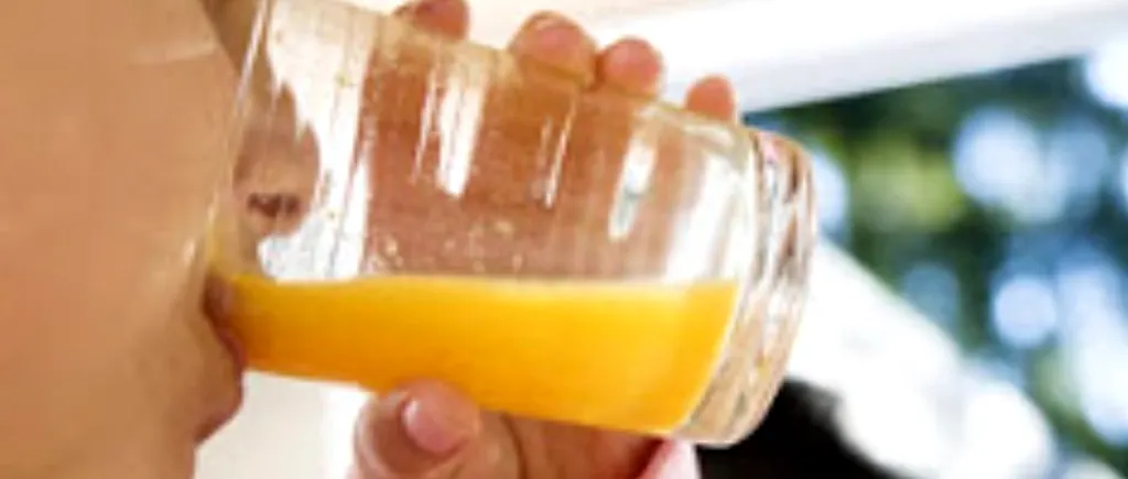 O fetiță de 8 ani a ajuns la spital după ce a băut suc de portocale. Ce au găsit polițiștii în băutură