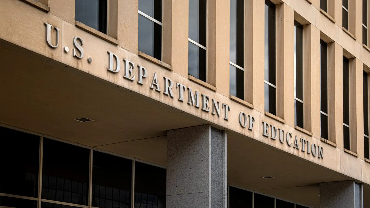 Donald Trump a semnat ordinul privind DESFIINȚAREA Departamentului Educației din SUA