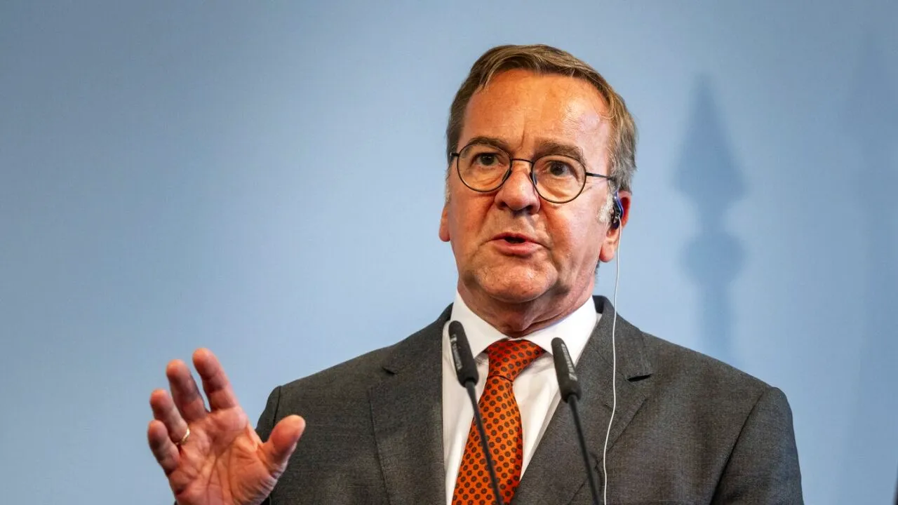 Ministrul german al Apărării critică comentariile lui von der Leyen privind desfășurarea de trupe în UCRAINA