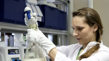 Fonduri nerambursabile. Termenul de aplicare pentru finanțări destinate cercetării a fost prelungit cu un an