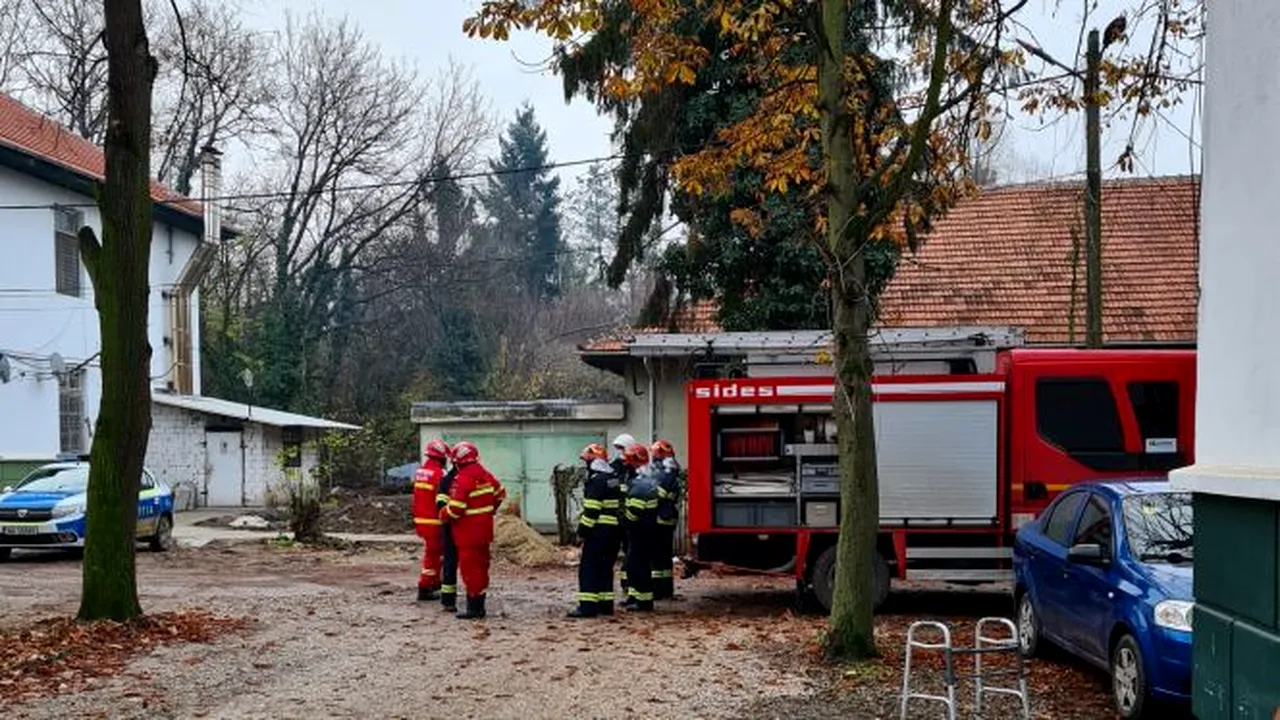 FOTO | Incendiu la Spitalul de Psihiatrie din Gătaia. Zeci de pacienți evacuați după ce un pacient a dat foc unei saltele