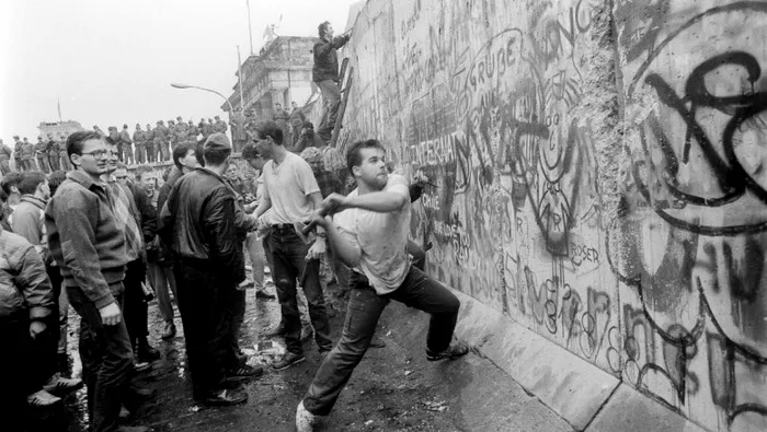 36 de ani de la căderea Zidului Berlinului. Începutul lumii libere, punte între trecut, prezent și viitor. Ce făceau soții Ceaușescu în ziua în care se dărâma 