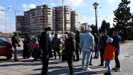 Declarații halucinante ale manifestanților anti-mască de la Oradea: „Medicii de la Spitalul Municipal omoară pacienţii cu pastile roz”