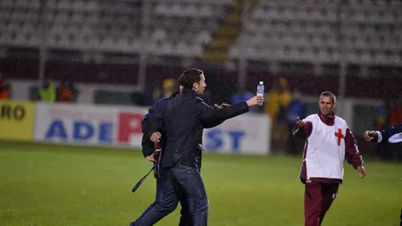 RAPID - STEAUA 1-1, după un meci cu incidente. Mihai Stoica a fost lovit de o sticlă aruncată din tribune