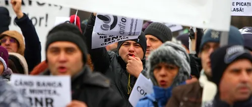 Peste 1.500 de români cu credite în franci elvețieni protestează în fața Parlamentului și în alte cinci orașe. Vrem soluții reale