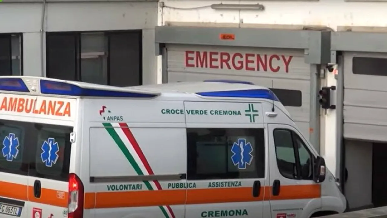 O bătrână din Italia s-a aruncat de la balcon și a căzut peste o româncă. Cele două femei se află în stare gravă