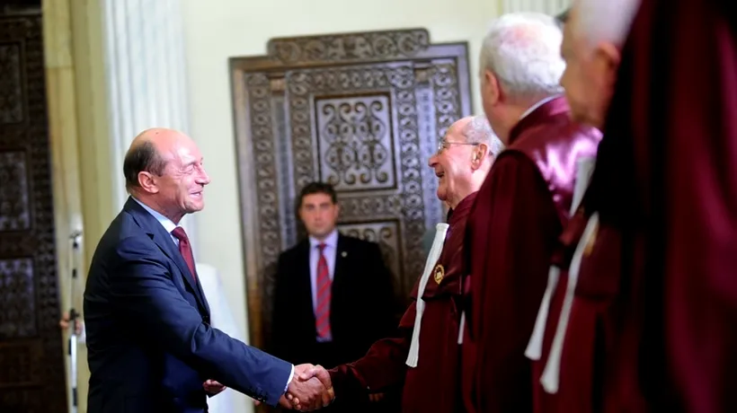 Băsescu nu dă Constituției USL șanse să treacă de CCR: PSD se gândește la el. Antonescu și-a luat rolul mincinosului
