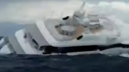 VIDEO | Un iaht de lux s-a scufundat în Italia. Cinci membri ai echipajului, salvați de o navă de patrulare românească