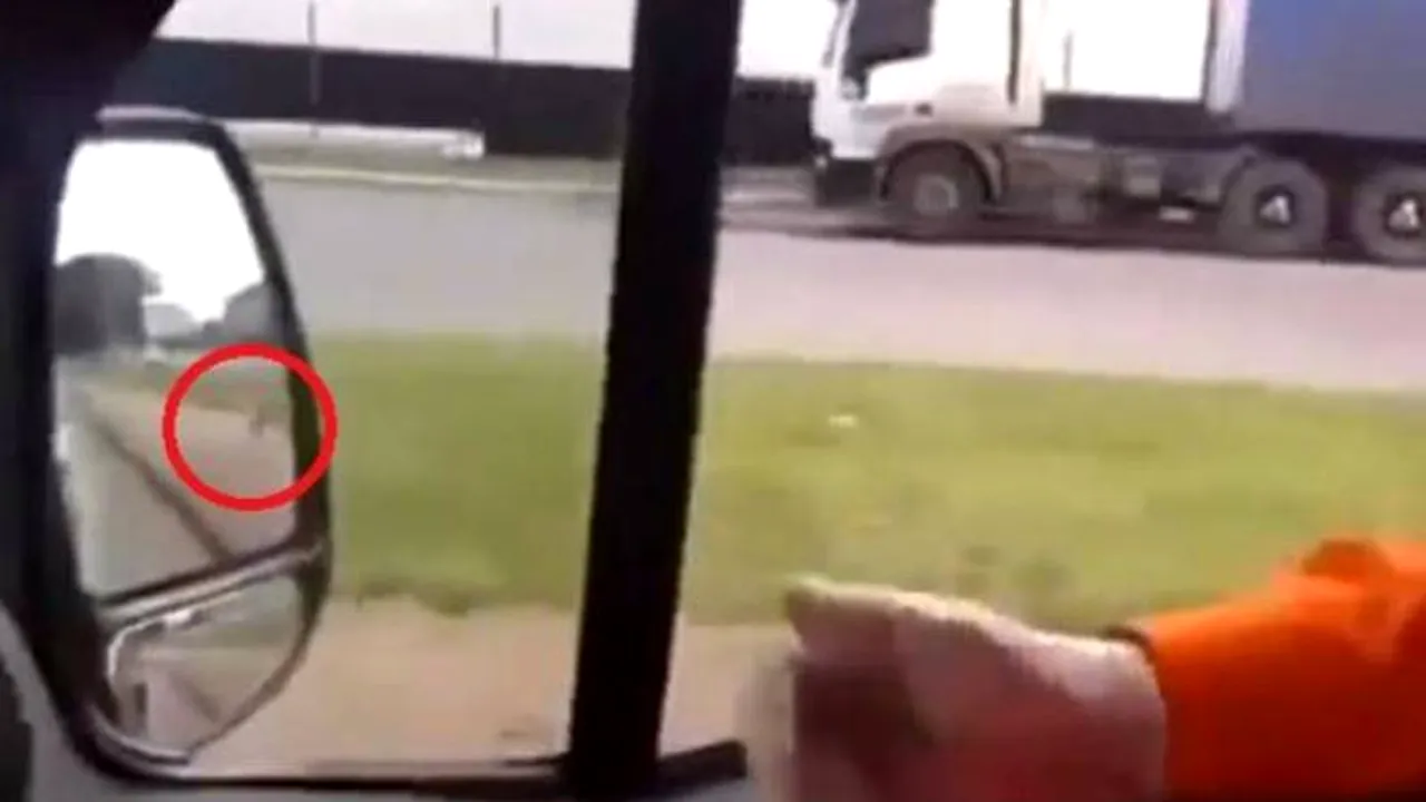 Imaginile care au impresionat o lume întreagă. Surpriza pe care a avut-o șoferul unei ambulanțe când s-a uitat în oglinda retrovizoare