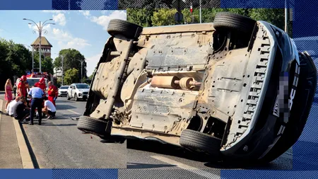 Grav accident în Piața Victoriei. O mașină s-a răsturnat la doi pași de sediul Guvernului