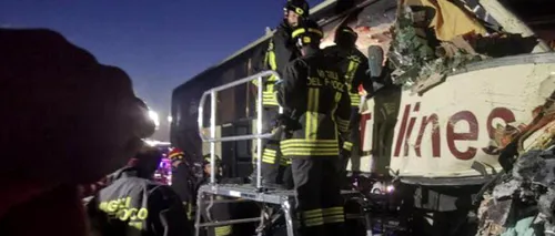 Accident cumplit în Italia! Zeci de răniți după ce un autocar a lovit un camion pe o autostradă