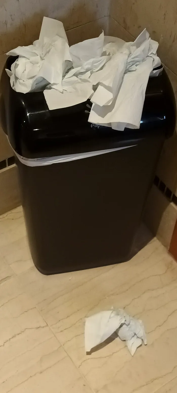 Țeapa pe care și-a luat-o o româncă în Grecia: „Am plătit pentru 5 stele, dar ne e frică...” / Sursa foto: Facebook