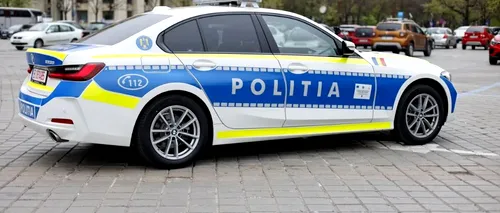 Încă un BMW al Poliției a fost distrus. Doi agenți au fost răniți după ce un șofer nu a acordat prioritate echipajului