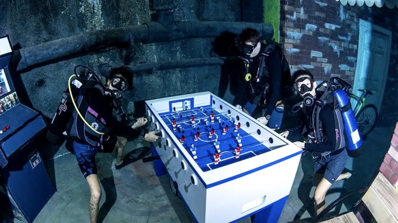 Cea mai adâncă piscină din lume, deschisă la Dubai. Un oraș scufundat sub 15 milioane de litri de apă (Galerie FOTO&VIDEO)