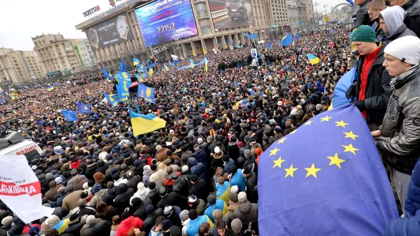 Mii de persoane manifestează la Kiev, în fața sediului Parlamentului ucrainean
