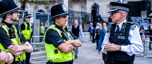 Doi polițiști au fost înjunghiați chiar în centrul Londrei. Cine este presupusul autor