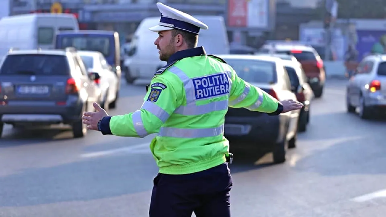 Primești amendă și ți se suspendă permisul dacă depășești o căruță sau un tractor pe linia continuă? Puțini șoferi știu