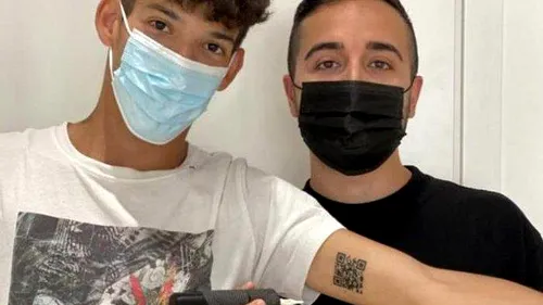 Un student din Italia și-a tatuat codul QR de pe certificatul de vaccinare antiCovid