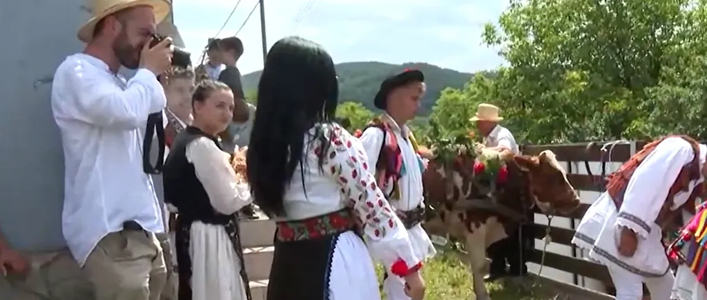 De Rusalii, oamenii din județul Bistrița-Năsăud respectă cu sfințenie „înstruțatul boului”. Ce reprezintă această sărbătoare veche de sute de ani