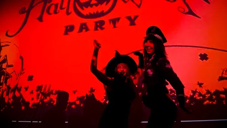 PĂCĂTUIEȘTE CU GÂNDUL. Ce Halloween scârbos! Mai bine un film bun. Sau o soprană
