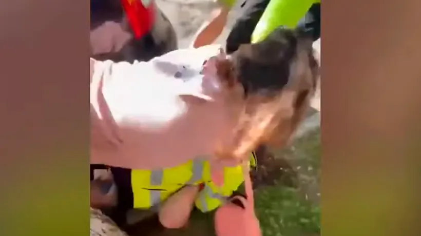 VIDEO: O femeie, arestată la domiciliu pentru că a lovit doi agenți de la Poliţia Locală Sector 1 veniți să o amendeze / Scandalul a fost filmat