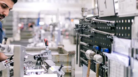 Un nume mare din industria auto din Germania își deschide fabrică în România: cel puțin 500 de oameni vor fi angajați