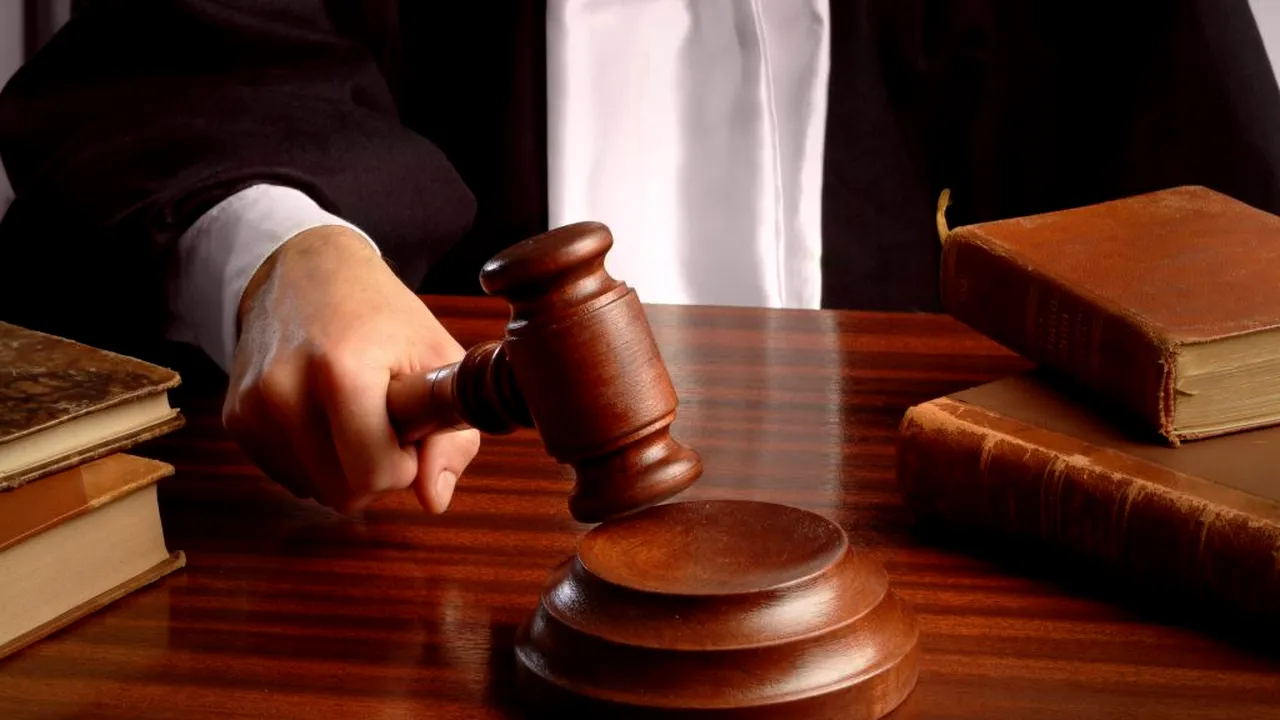 Profesoară de origine turcă, dusă la Curtea de Apel București pentru a se decide extrădarea
