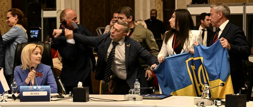 VIDEO | Un delegat UCRAINEAN l-a pocnit în față pe un rus, în timpul unei reuniuni la Ankara: „Ia-ți labele de pe steagul nostru, gunoi rusesc!”