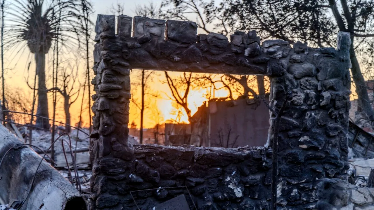 Prăpădul din California pare de NEOPRIT. Codul roșu se prelungește de la o zi la alta. Seceta și vântul 