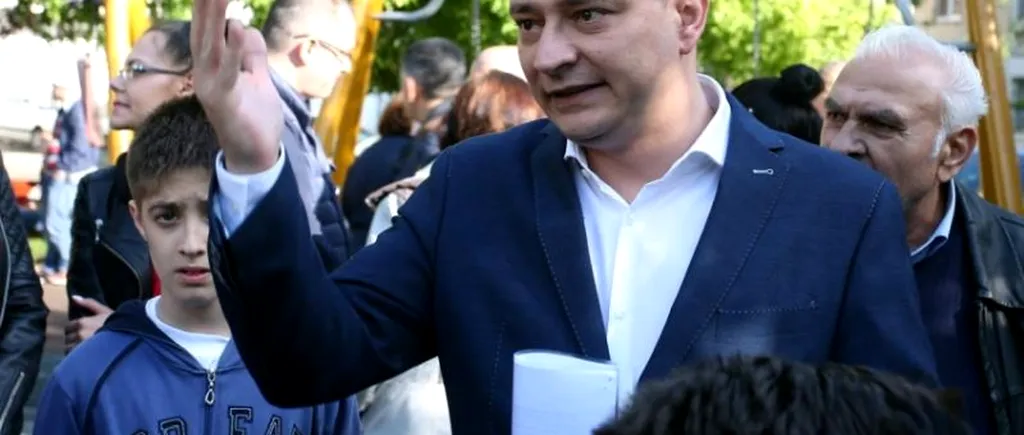 Revolta părinților din Sectorul 4, după ce primarul Băluță a renunțat la contractele de pază pentru școli: Dar de borduri aveți bani?